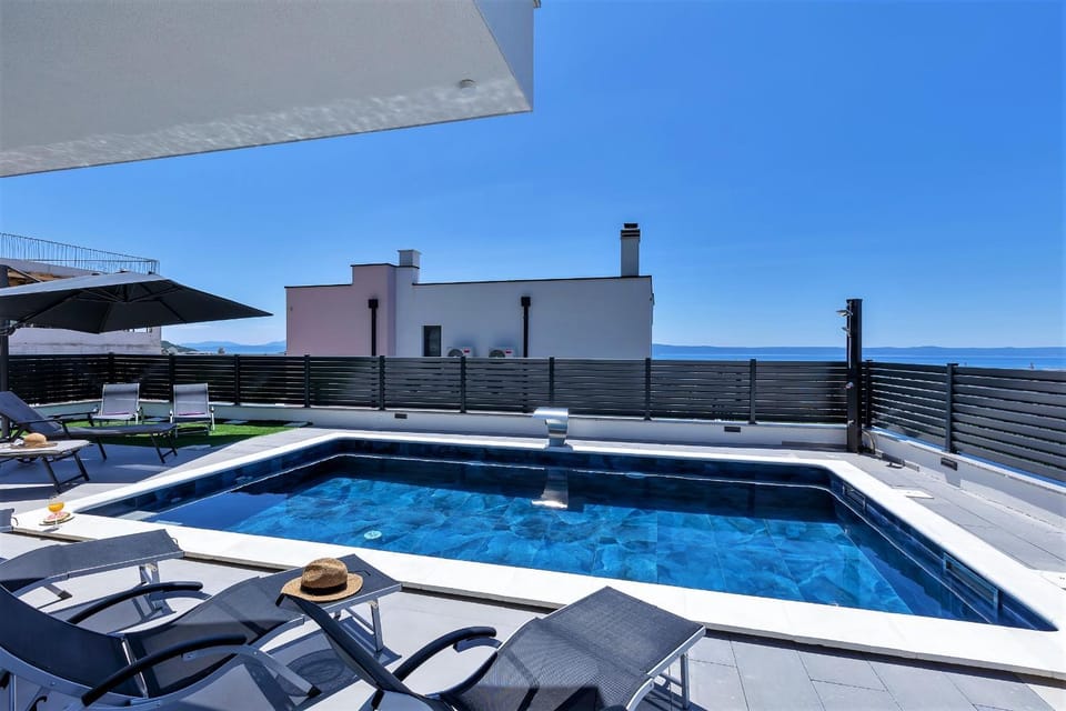 Patio, View (from property/room), Balcony/Terrace, Pool view, Sea view, Swimming pool, sunbed