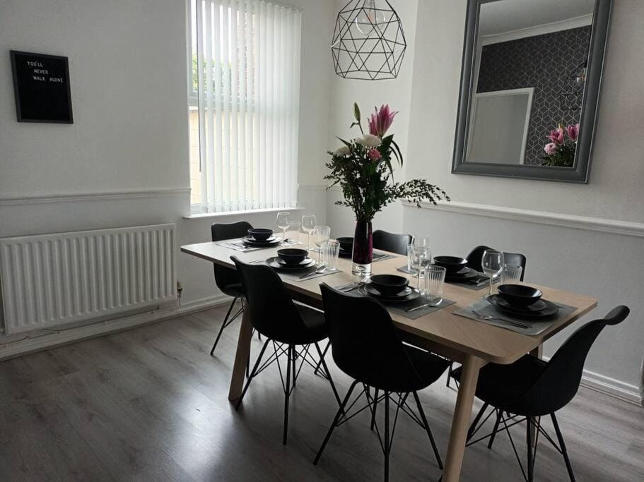 Antonio str Liverpool 6 beds Villa in Liverpool