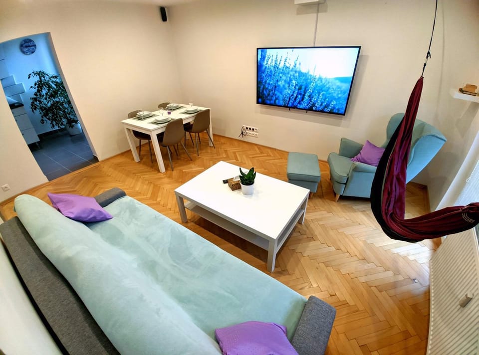 TV and multimedia, Living room, Dining area