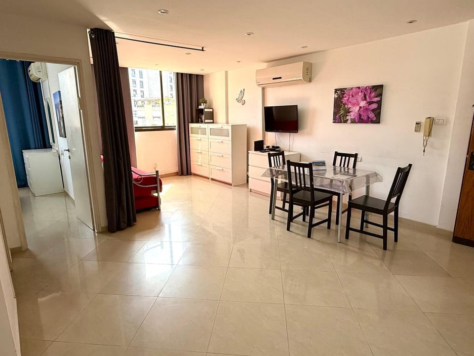 Bel appartement Kikar Hatzmaout, centre et plage Apartment in Netanya