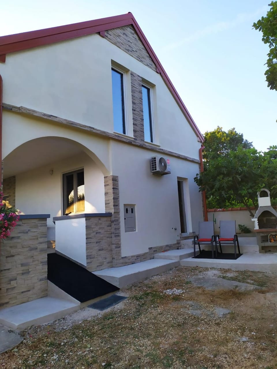 Property building, Day, Garden