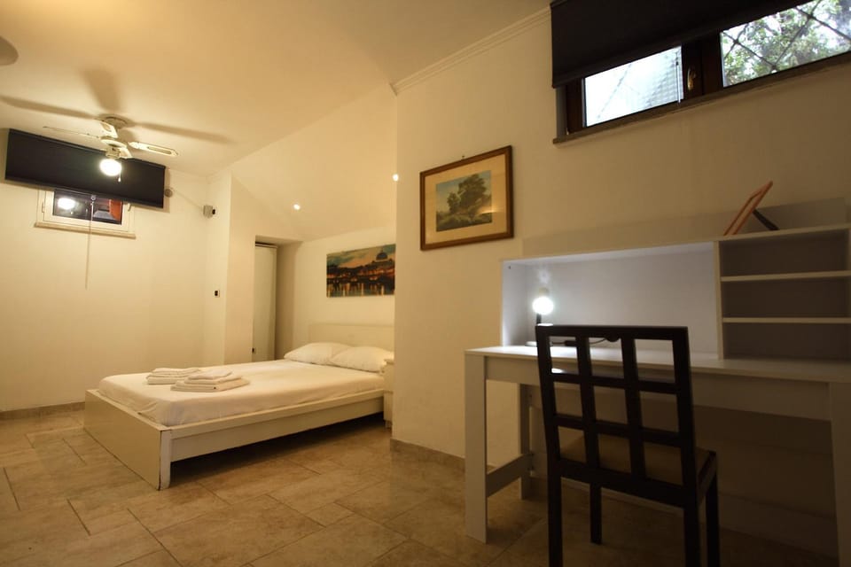 Photo of the whole room, Seating area, Bedroom