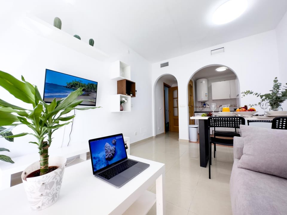 TV and multimedia, Seating area, Dining area