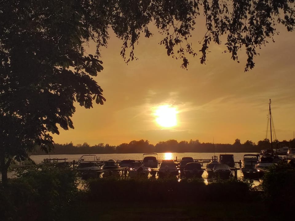 Camping Kleine Belterwijde, Trekkershut Campground/ 
RV Resort in Wanneperveen
