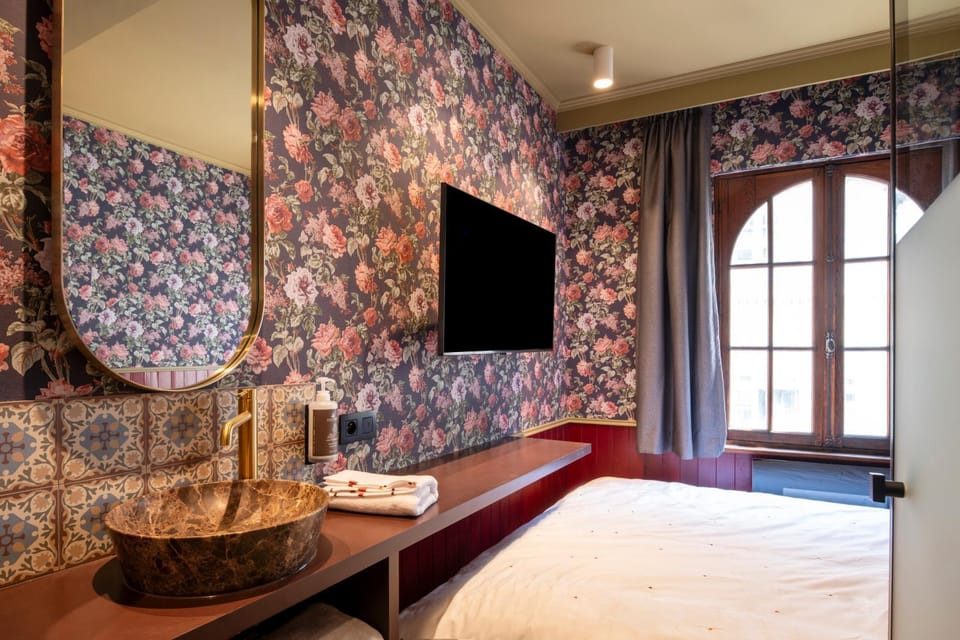 Bed, TV and multimedia