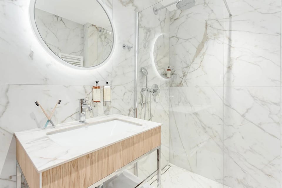 Shower, Bathroom, towels