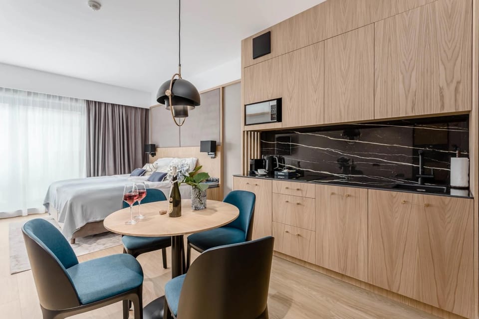 Coffee/tea facilities, Kitchen or kitchenette, Dining area, minibar, pet friendly, stove