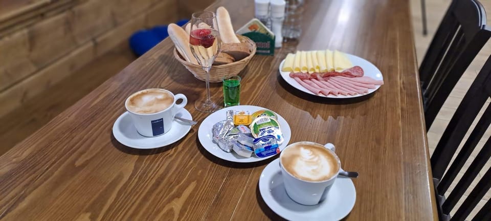 Food and drinks, Food, Breakfast, Continental breakfast, Drinks
