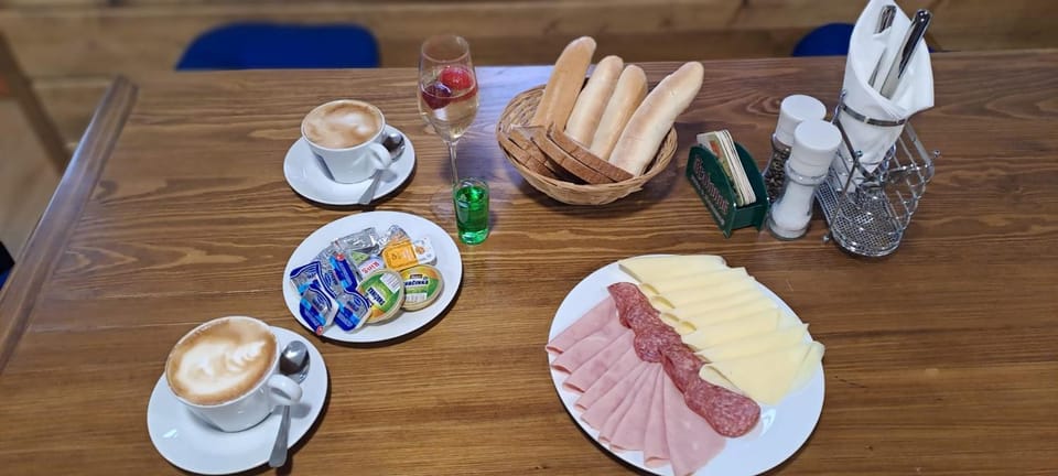Food and drinks, Food, Breakfast, Continental breakfast