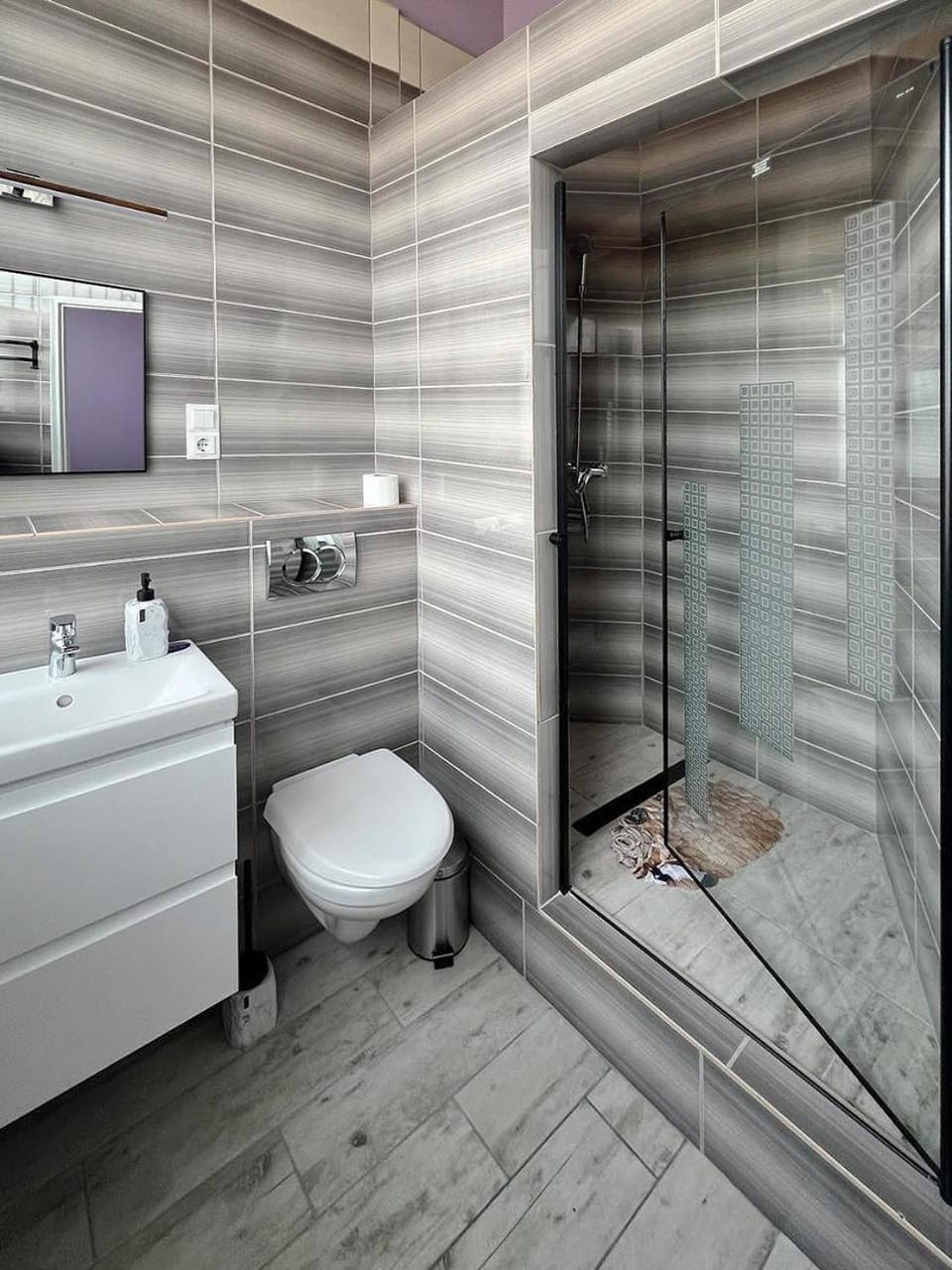 Shower, Toilet, Bathroom, towels