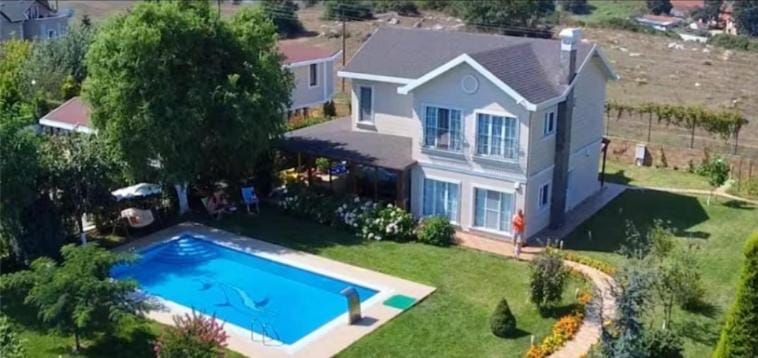 Property building, Bird's eye view, Garden, Garden view, Pool view, Swimming pool