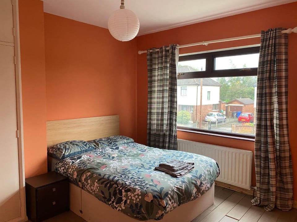 Ailes Two Bedrooms Townhouse - Free parking Apartment in Belfast