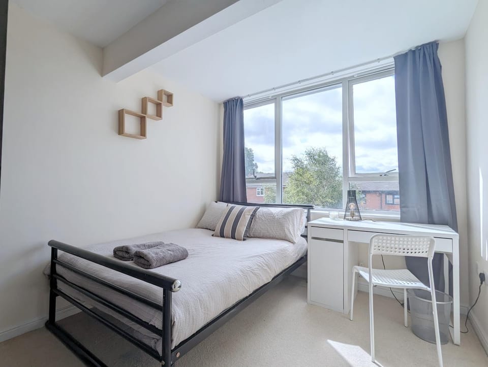 Guest Rooms Near City Centre & Dock Free Parking House in Liverpool