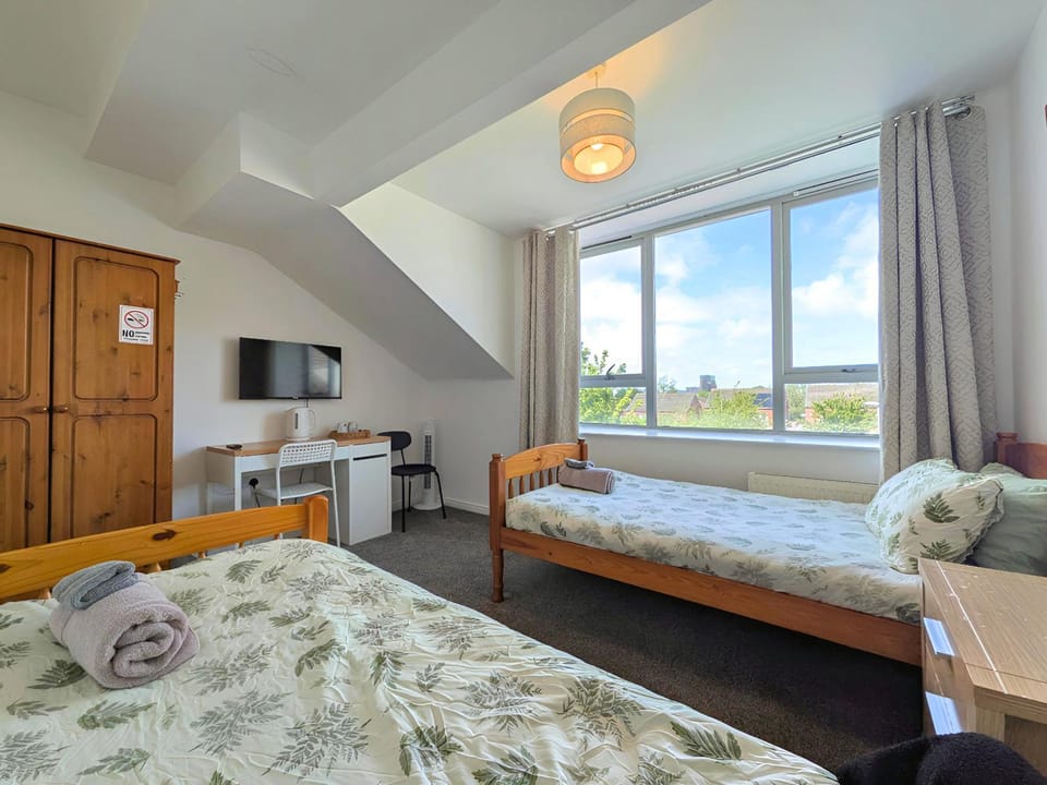 Guest Rooms Near City Centre & Dock Free Parking House in Liverpool