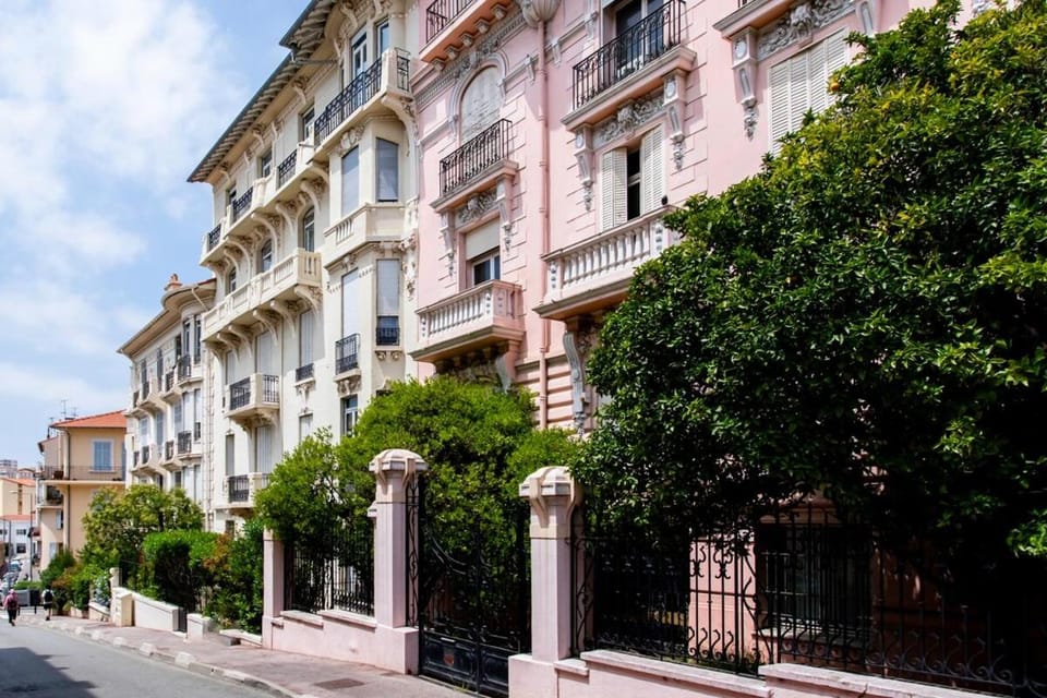 Cannes Holidays - Charmant, authentique, 3 Chambres, calme, Palais & Plage Apartment in Cannes
