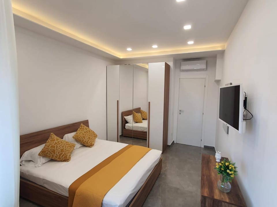 Bed, TV and multimedia, Bedroom, wardrobe, air conditioner