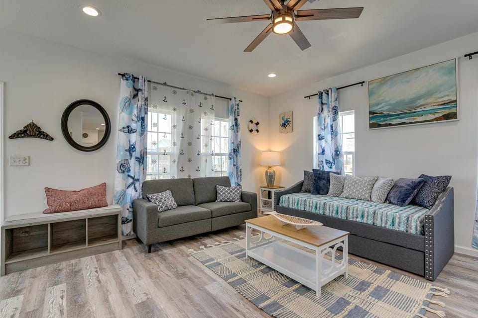 Walk to Gulf Ocean-View Home in Crystal Beach! House in Bolivar Peninsula