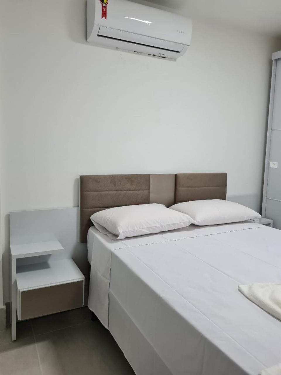 Bed, Photo of the whole room, Bedroom, air conditioner