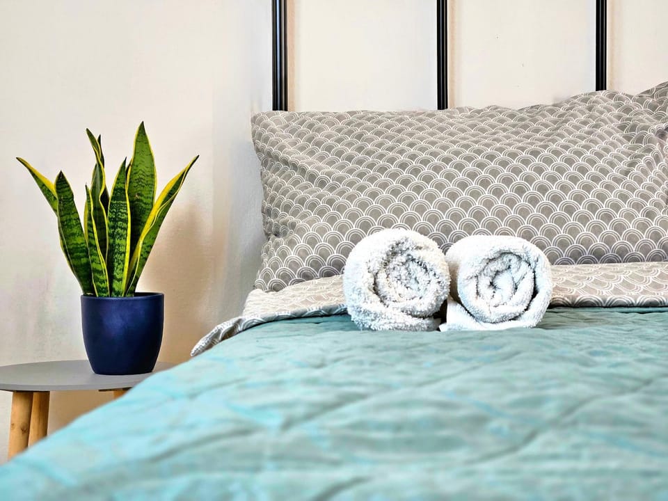 Bed, Photo of the whole room, Bedroom, towels