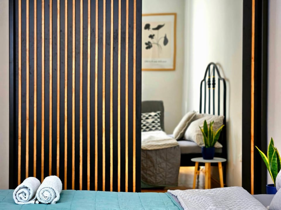 Bed, Bedroom, towels, wardrobe