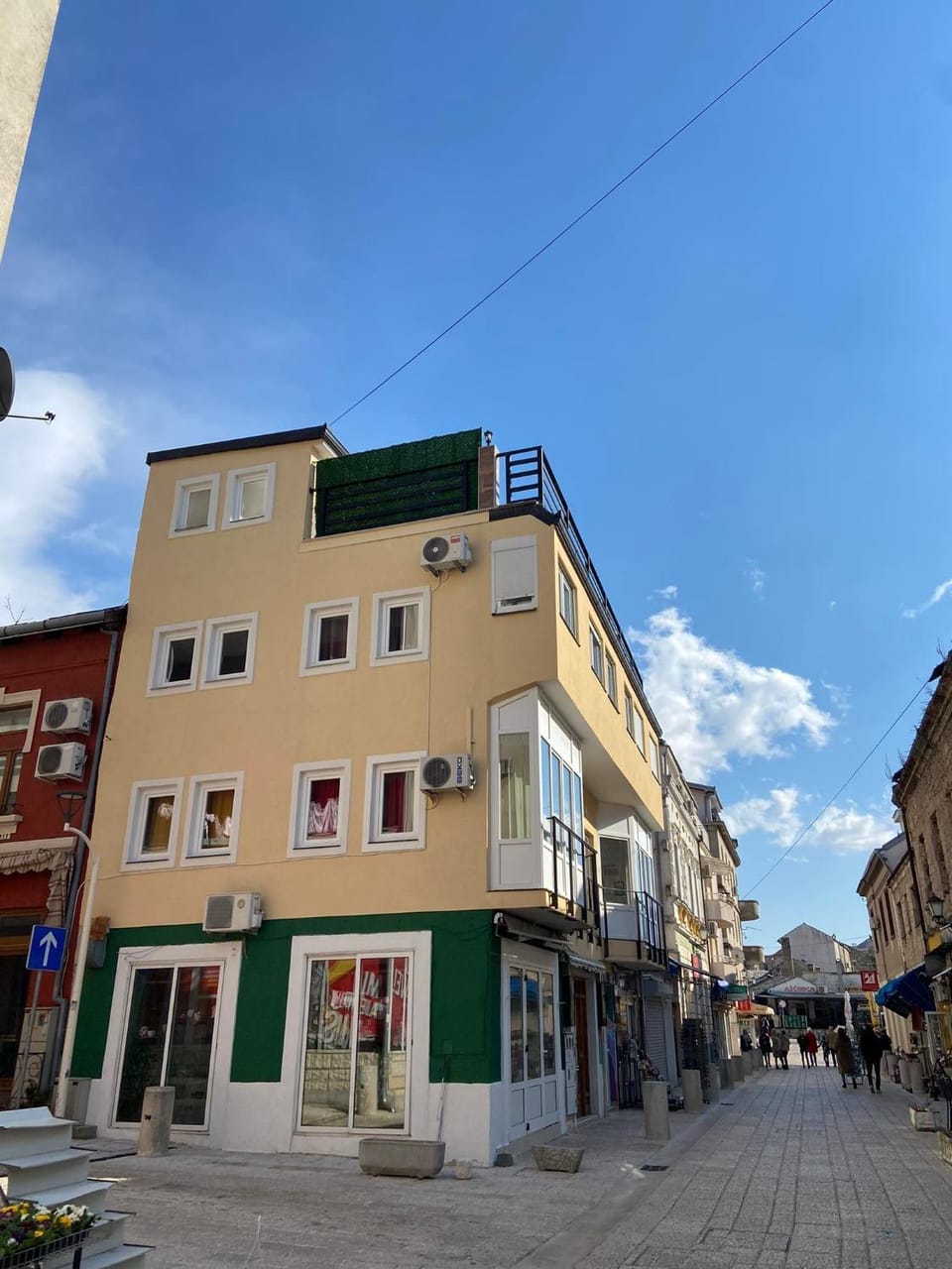 Property building, Neighbourhood