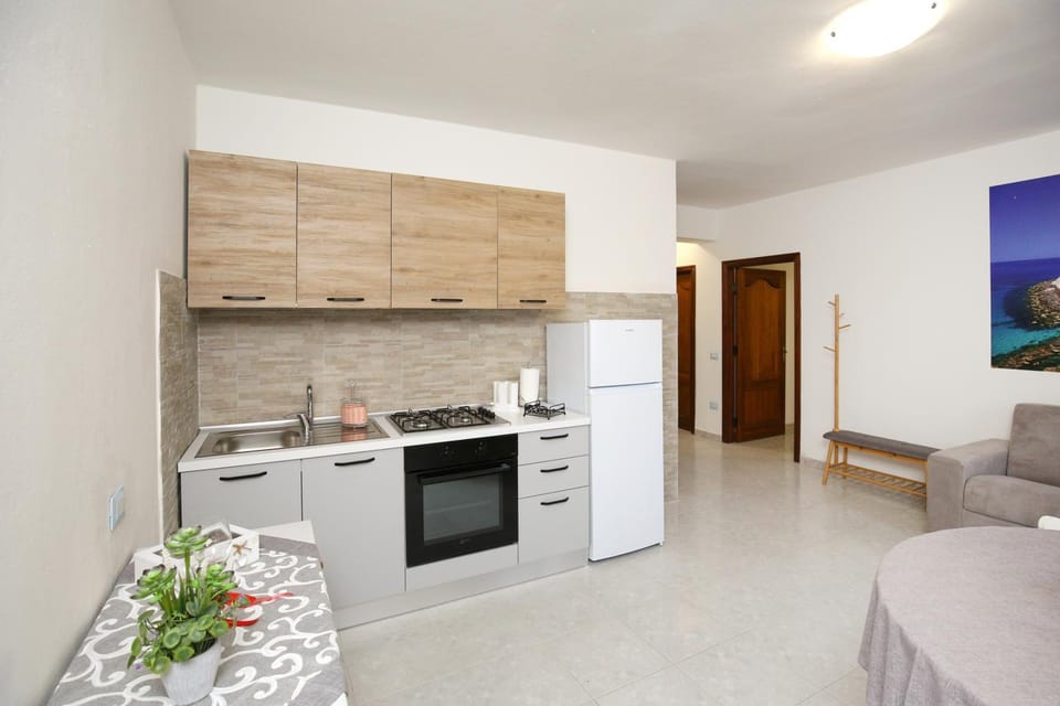 Kitchen or kitchenette, Dining area, oven, stove, toaster