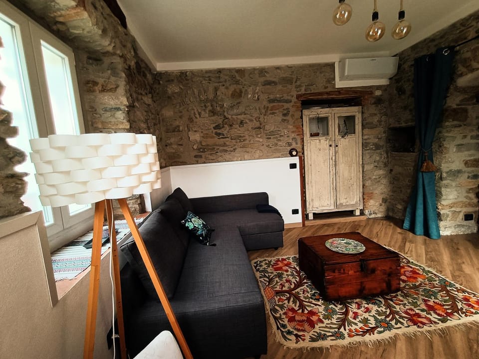 Day, Living room