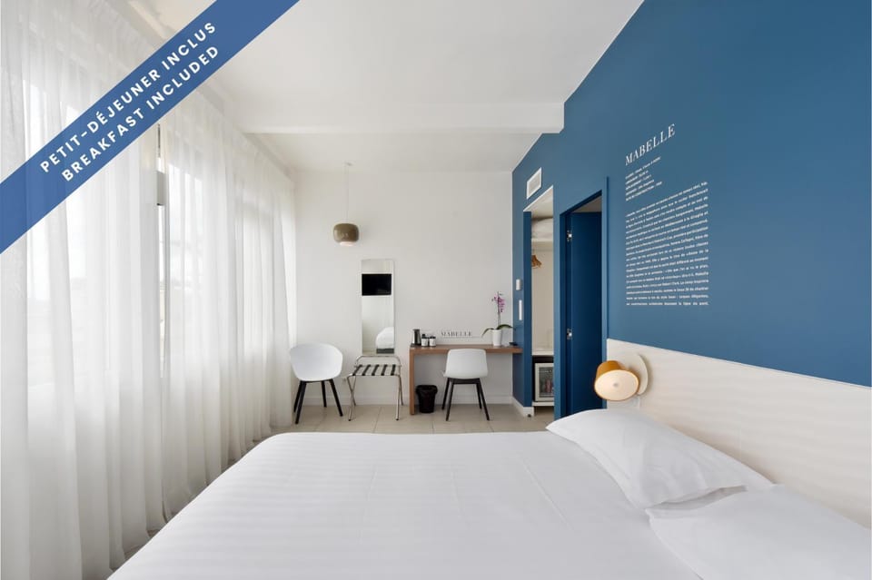 Photo of the whole room, Bedroom, Sea view