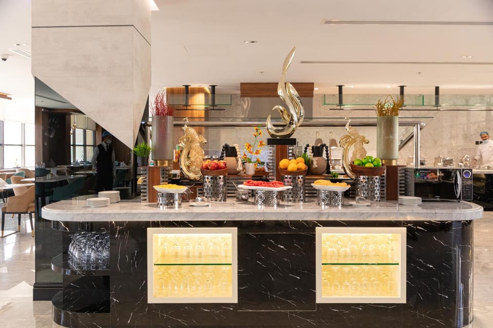 Property building, Restaurant/places to eat, Breakfast