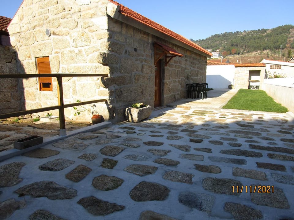 Property building, Off site, Natural landscape, Balcony/Terrace