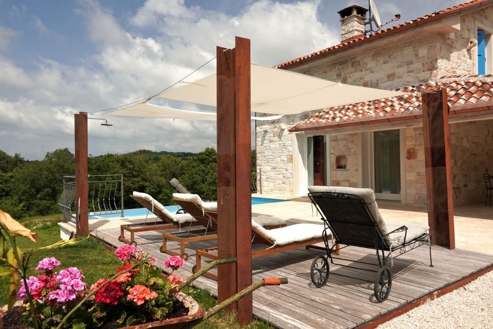 Property building, Day, Swimming pool