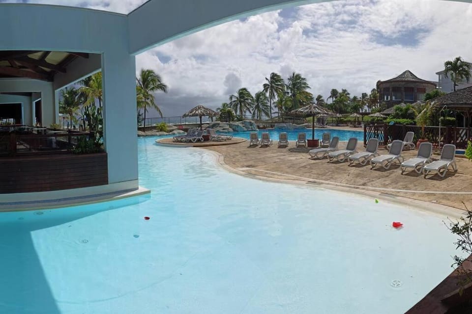 Pool view, Swimming pool, sunbed