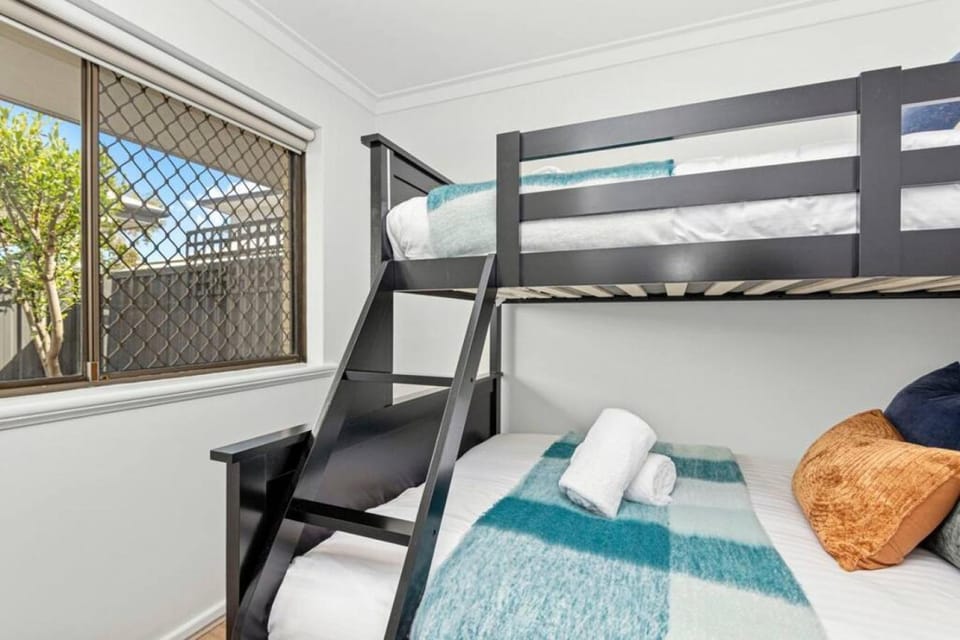 Coastal Elegance A Luxurious Dreamy Escape House in Perth