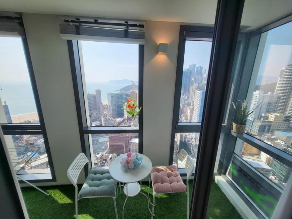 Natural landscape, View (from property/room), Balcony/Terrace, City view, Sea view