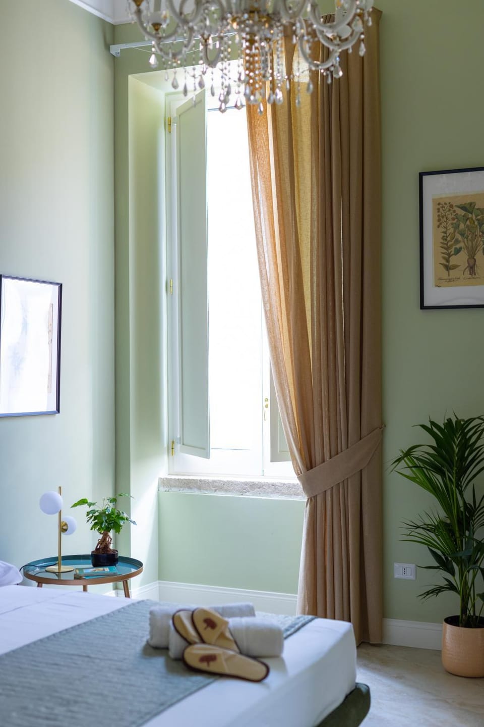 Bed, Photo of the whole room
