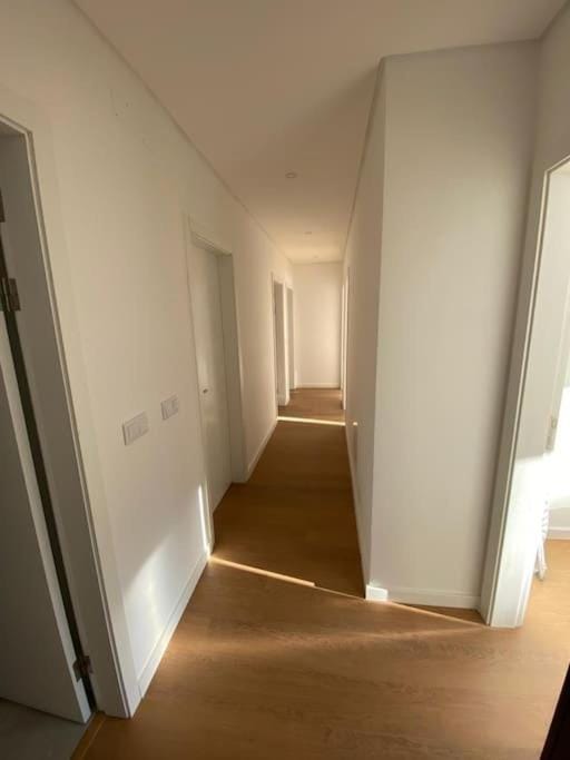 Carcavelos Beach 5 Bedrooms Serviced Apartment Apartment in Carcavelos