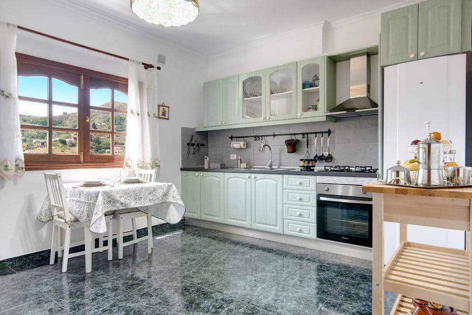 Property building, Kitchen or kitchenette, Living room
