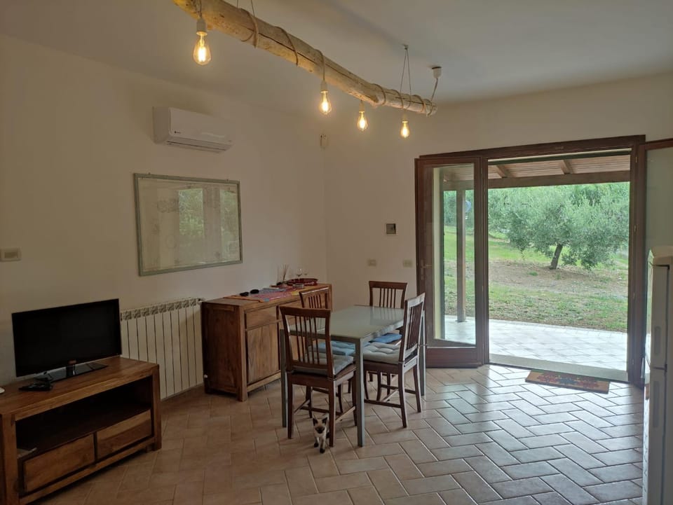 TV and multimedia, Living room, Dining area, air conditioner