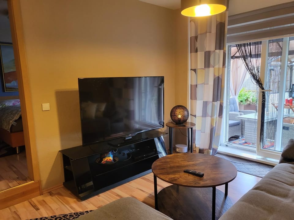 Communal lounge/ TV room, TV and multimedia, Living room, Seating area