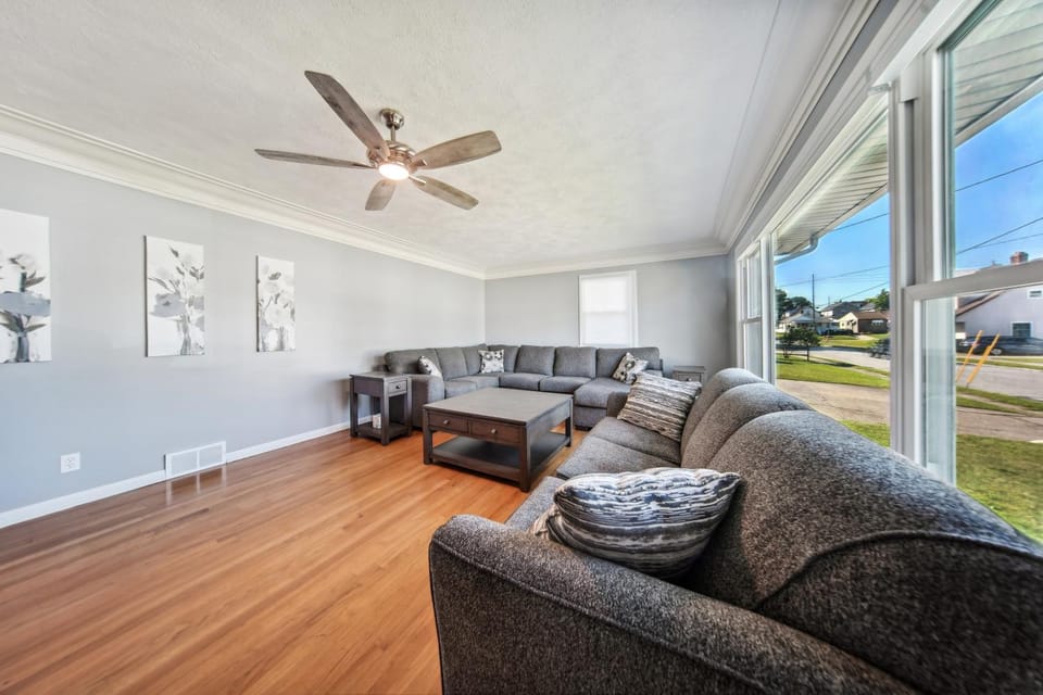 Charming Erie Home about 2 Mi to Downtown Delights! House in Erie