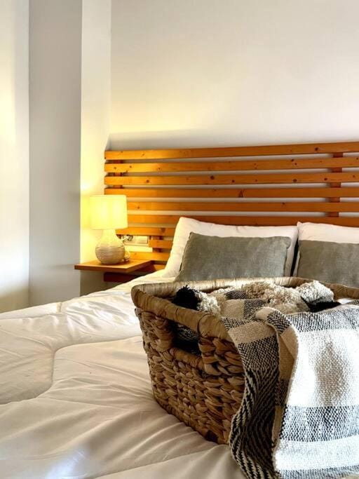 Bed, towels