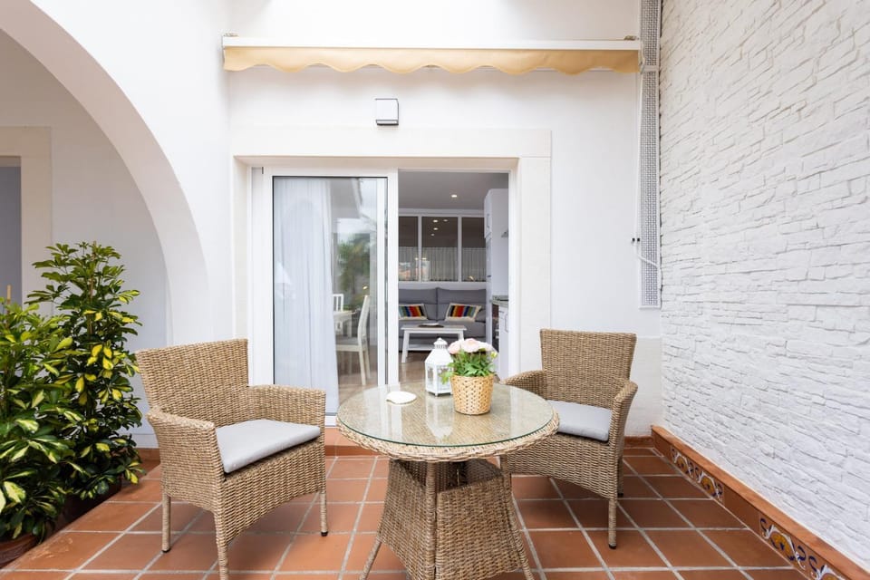 Patio, Day, Balcony/Terrace