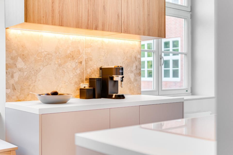 Coffee/tea facilities, Kitchen or kitchenette, stove