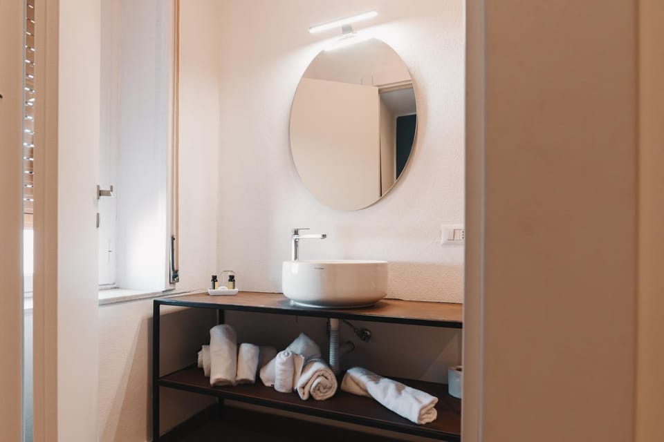 Bathroom, towels
