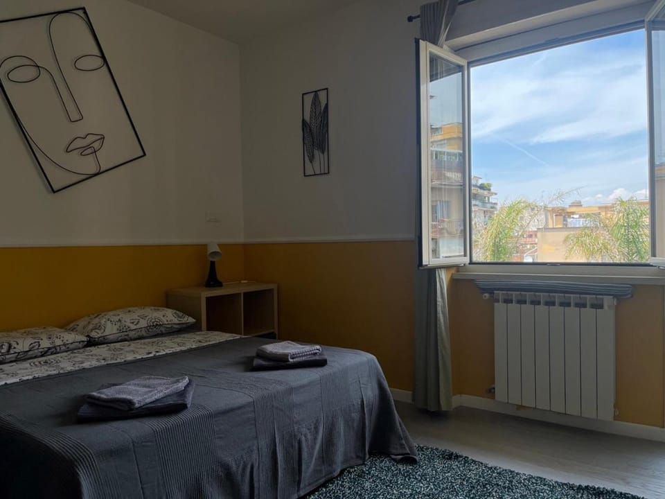 View (from property/room), Balcony/Terrace, Bedroom, City view, Landmark view, Street view, furniture, heating, air conditioner