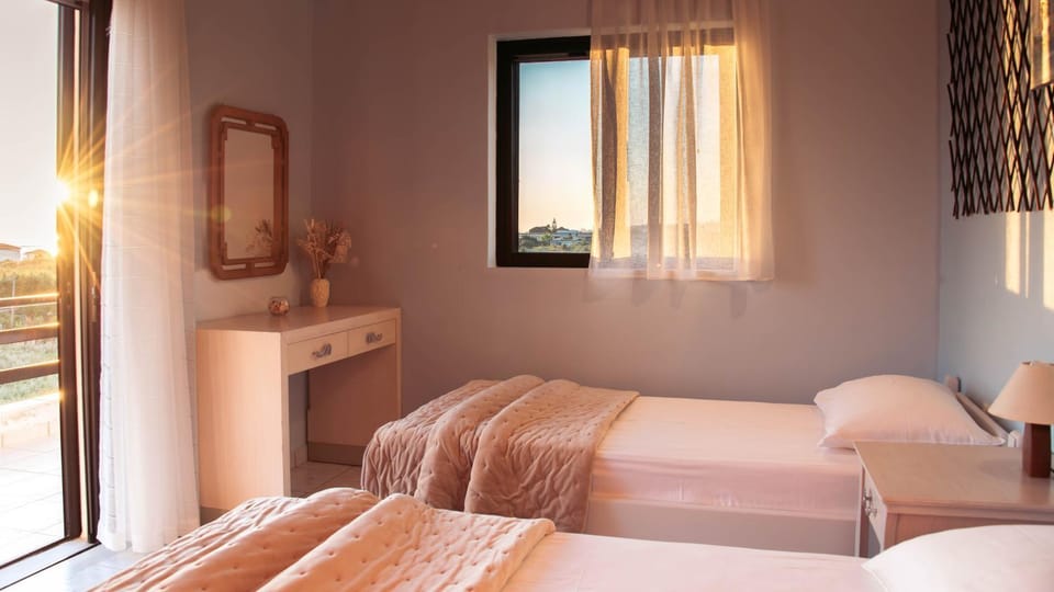 Bed, Summer, Photo of the whole room, Bedroom, Garden view, Mountain view, Sea view, Street view, Quiet street view, internet, air conditioner