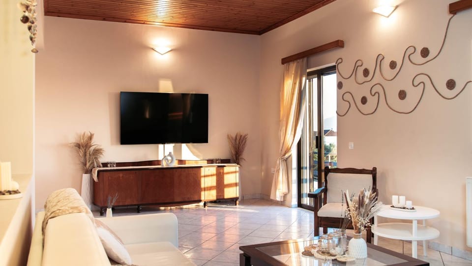 Communal lounge/ TV room, Summer, TV and multimedia, View (from property/room), Living room, Seating area, Dining area, Evening entertainment, City view, Garden view, Mountain view, Sea view, Quiet street view, Inner courtyard view, internet, internet