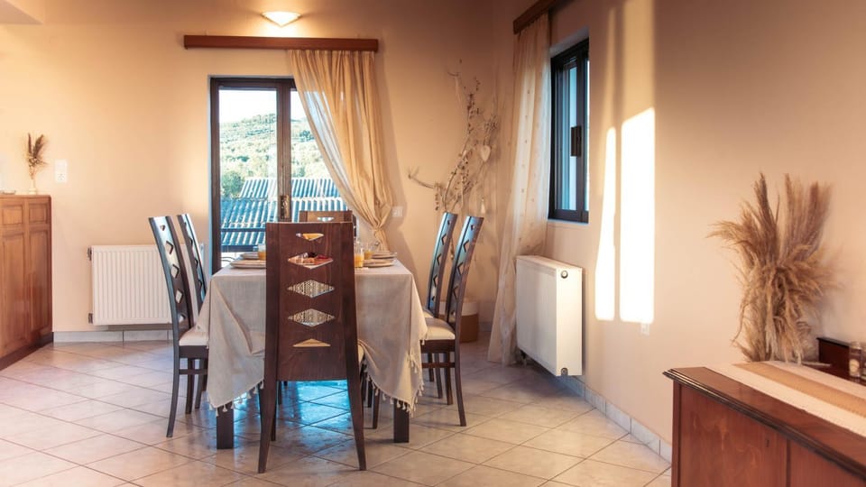 Summer, Kitchen or kitchenette, Living room, Food and drinks, Seating area, Dining area, internet