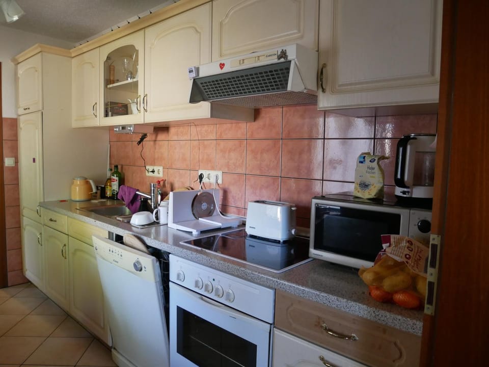 Coffee/tea facilities, Kitchen or kitchenette, dishwasher, minibar, pet friendly, stove, toaster