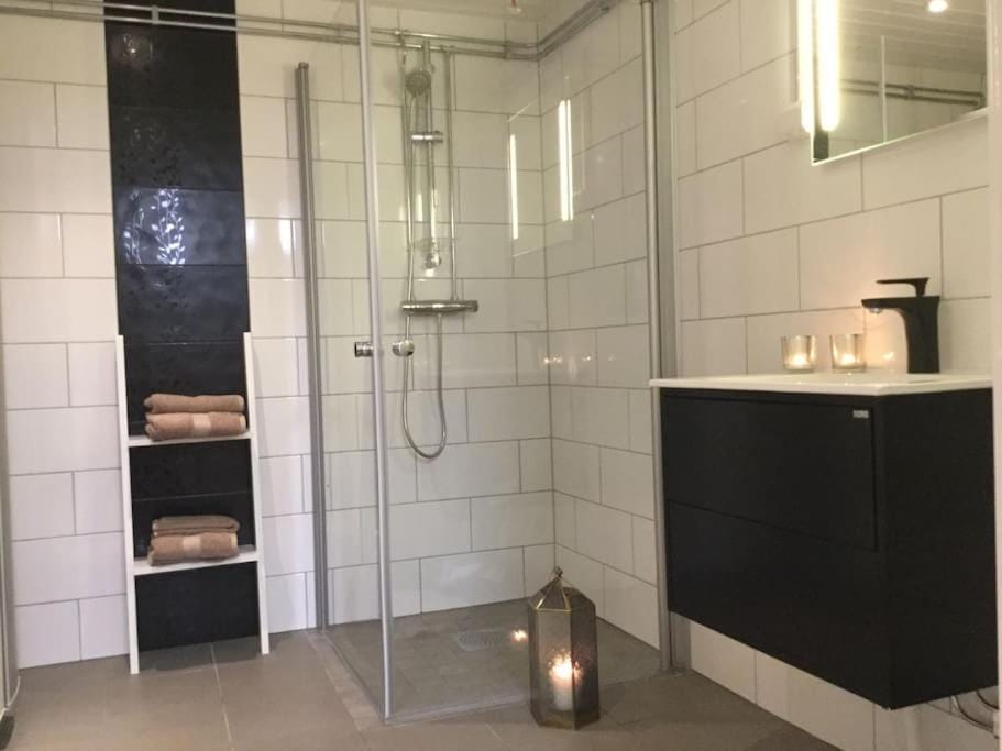 Shower, Bathroom, towels